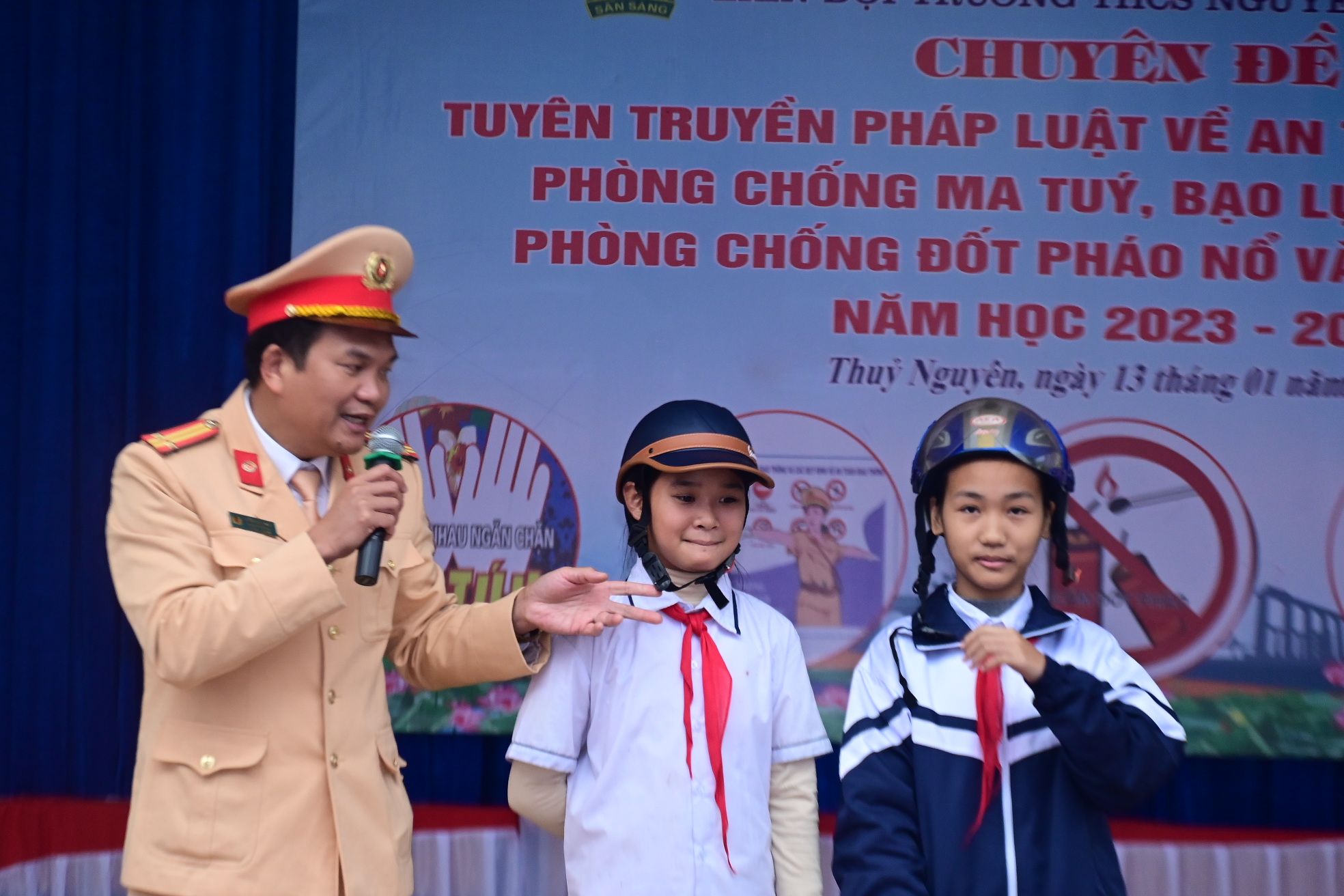 Công an huyện Thủy Nguyên: Phối hợp tổ chức hoạt động ngoại khóa về pháp luật và an toàn giao thông trên 1.200 học sinh Trường THCS Nguyễn Văn Cừ